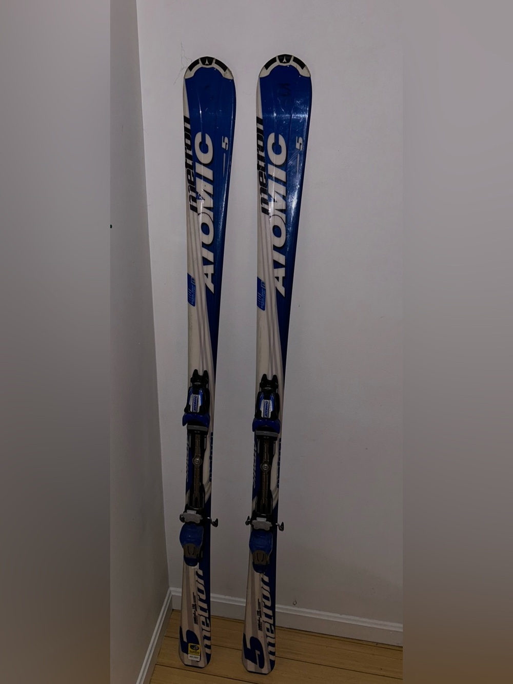 The Atomic 172 cm C-Series C6 Skis